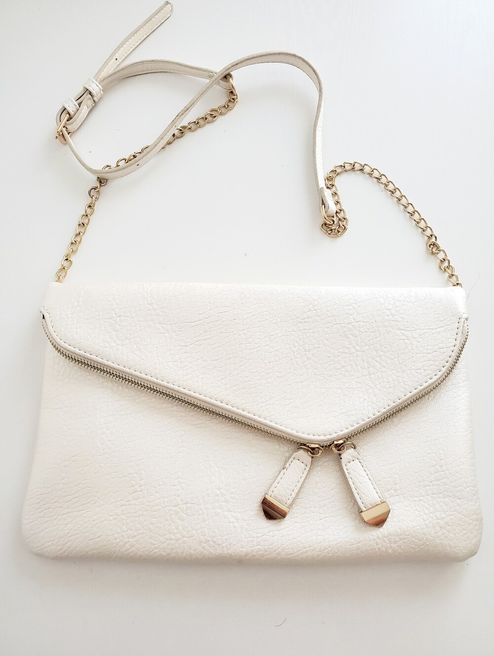 Cream Crossbody bag with Gold Chain